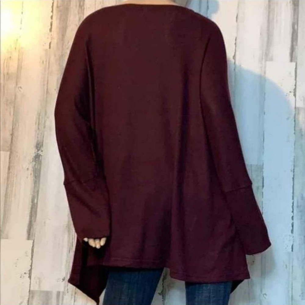 Size Lg Women's lightweight asymmetrical sweater from Felina - Picture 2 of 7